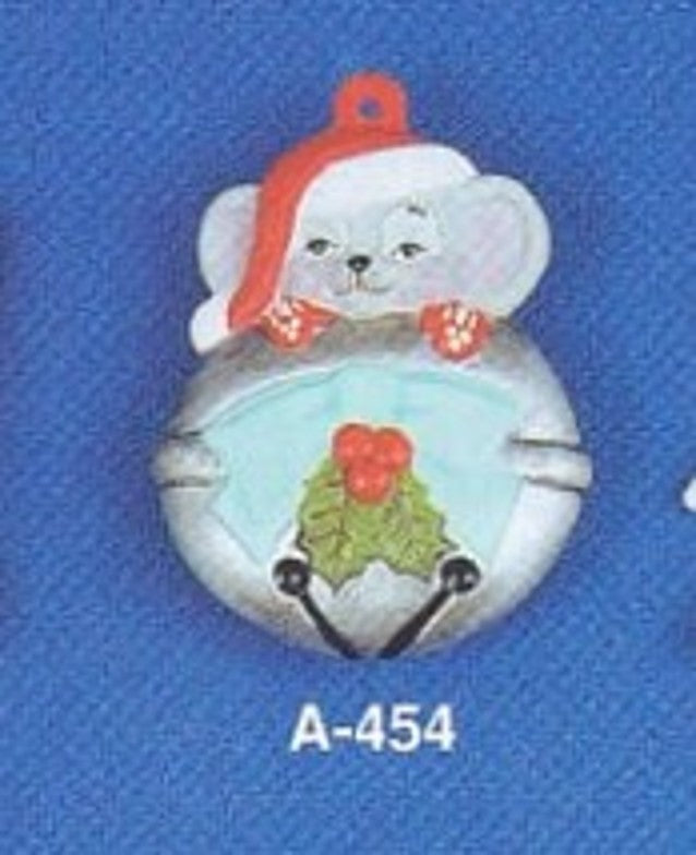 Alberta 454 - Mouse on ornament