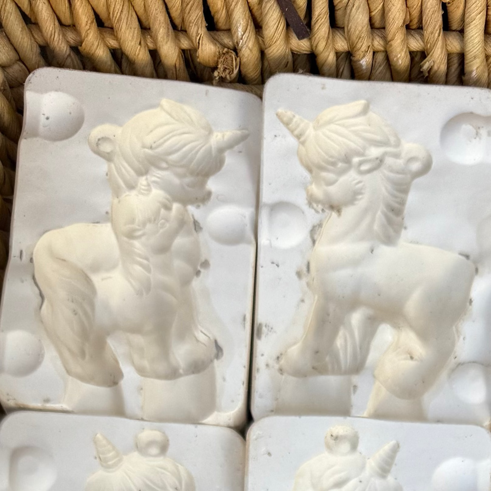 Alberta 477 - Unicorn Mom and Baby Standing