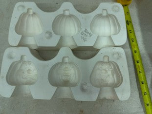 Teddy Bear 446 - 3 Small Pumpkins
